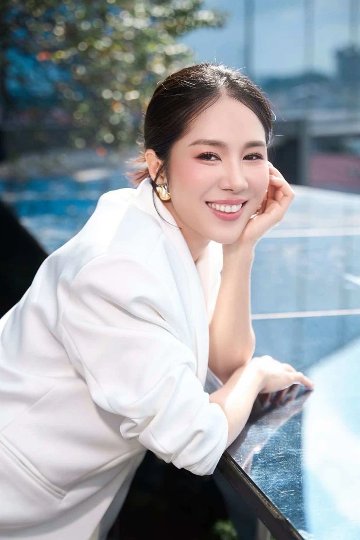 Ảnh sao 13/9: Nhà Thu Trang - Tiến Luật thăm miệt vườn quê ngoại