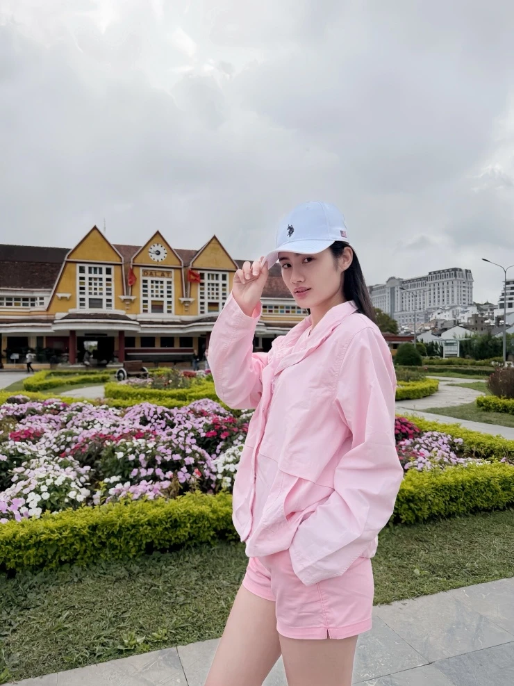 Ảnh sao 14/7: Thùy Lâm được khen như sinh viên ở tuổi 39