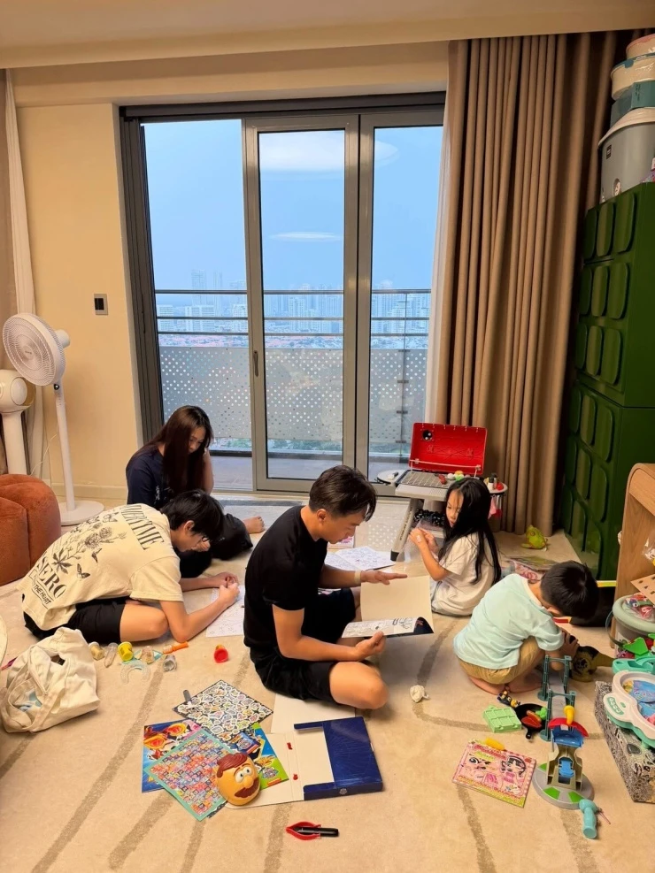 Ảnh sao 14/9: Đại Nghĩa đi hát ở chùa