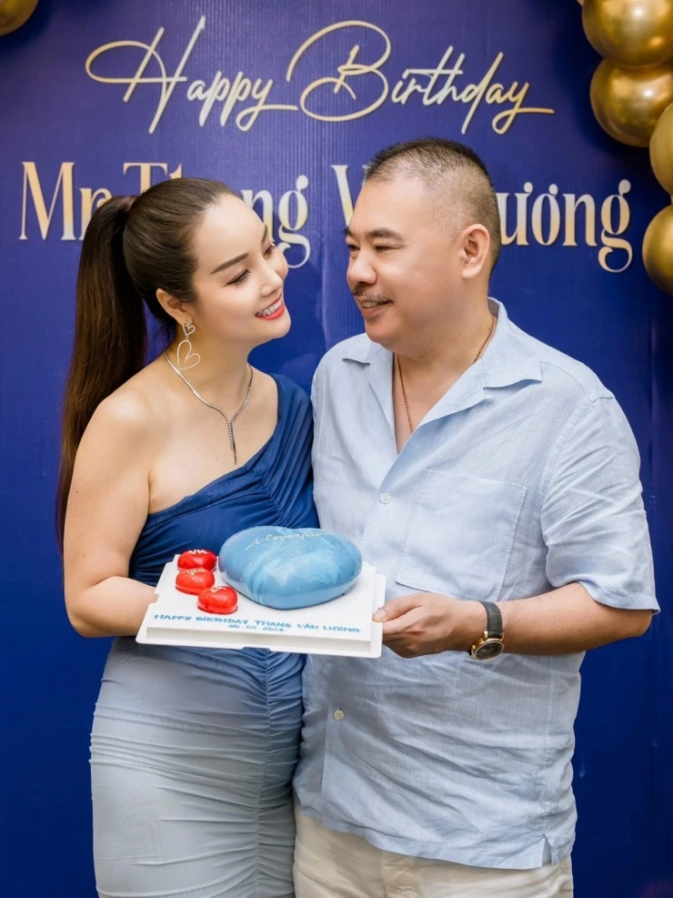 Ảnh sao 15/4: Công chúa hàng hiệu Tiên Nguyễn xách túi tiền tỷ ở Thụy Sĩ