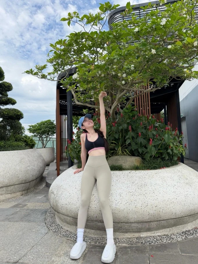 Ảnh sao 15/5: Tóc Tiên sexy trong tiệc mừng sinh nhật đầu tiên độc thân trở lại