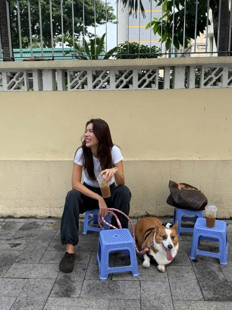 Ảnh sao 15/9: Tiểu thư gia tộc Sơn Kim khoe nhan sắc trong trẻo Ảnh sao 15/9: Tiểu thư gia tộc Sơn Kim khoe nhan sắc trong trẻo