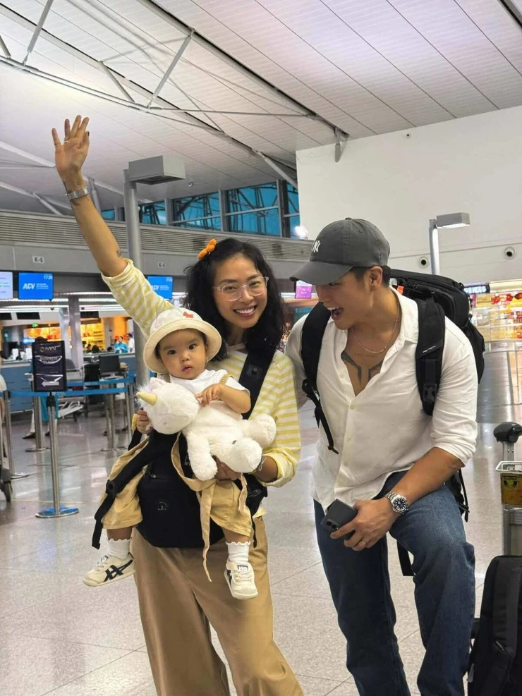 Ảnh sao 15/9: Tiểu thư gia tộc Sơn Kim khoe nhan sắc trong trẻo Ảnh sao 15/9: Tiểu thư gia tộc Sơn Kim khoe nhan sắc trong trẻo