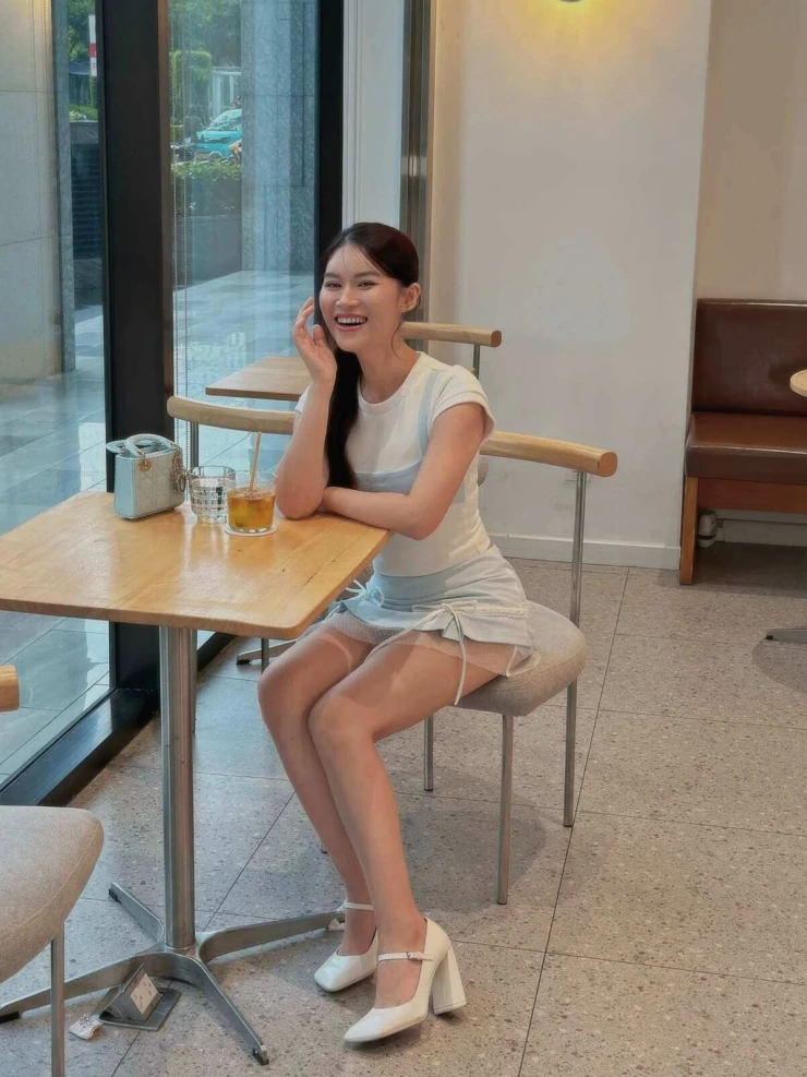 Ảnh sao 16/10: Hai con lai Ấn của Võ Hạ Trâm giống nhau như đúc