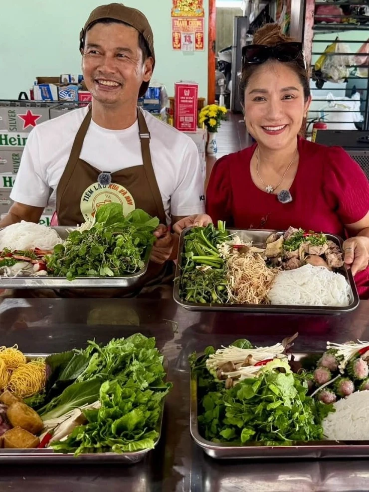 Ảnh sao 16/10: Hai con lai Ấn của Võ Hạ Trâm giống nhau như đúc