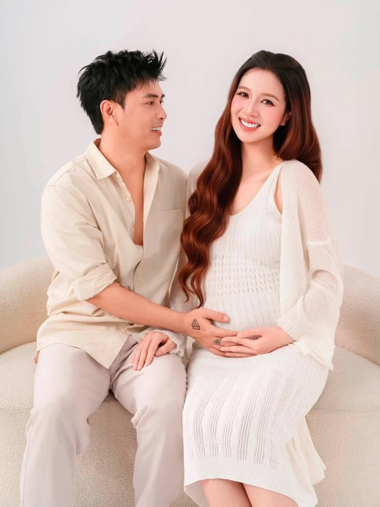 Ảnh sao 16/7: Phương Oanh sành điệu xuống phố