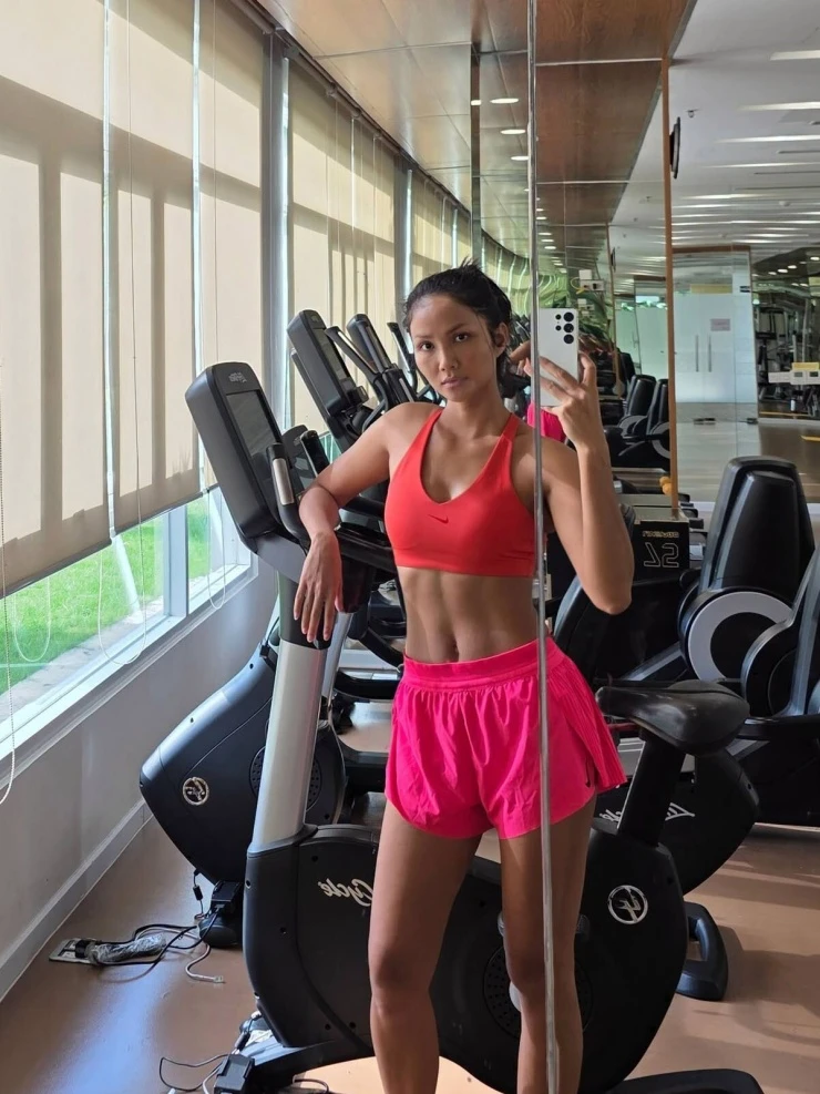 Ảnh sao 16/7: Phương Oanh sành điệu xuống phố