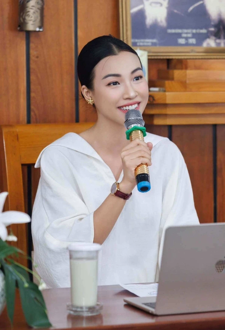 Ảnh sao 16/9: MC Mai Ngọc khoe mẹ U60 trẻ đẹp Ảnh sao 16/9: MC Mai Ngọc khoe mẹ U60 trẻ đẹp