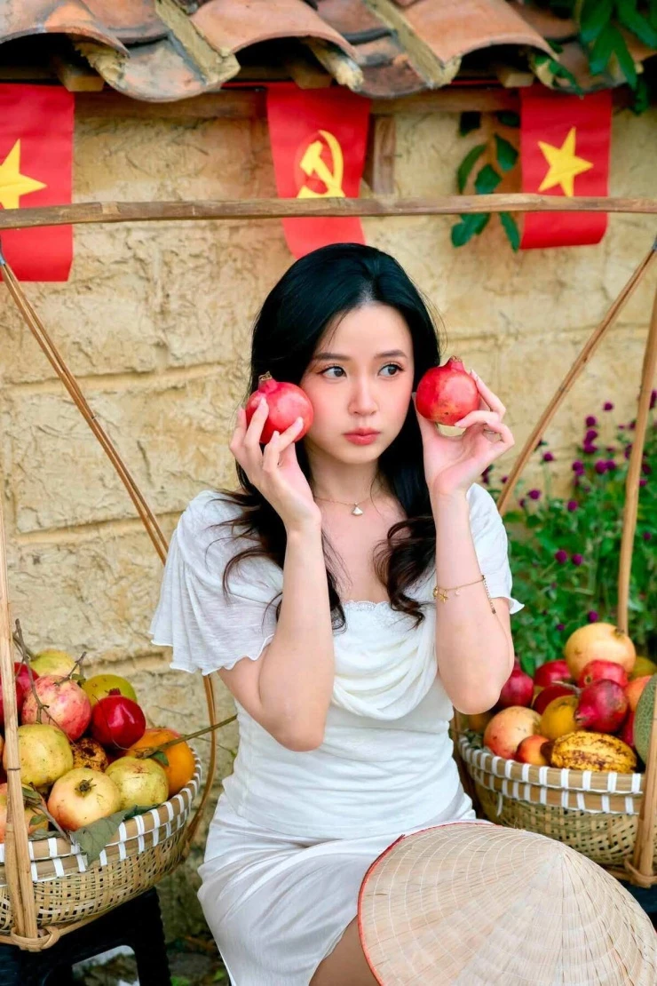 Ảnh sao 16/9: MC Mai Ngọc khoe mẹ U60 trẻ đẹp Ảnh sao 16/9: MC Mai Ngọc khoe mẹ U60 trẻ đẹp