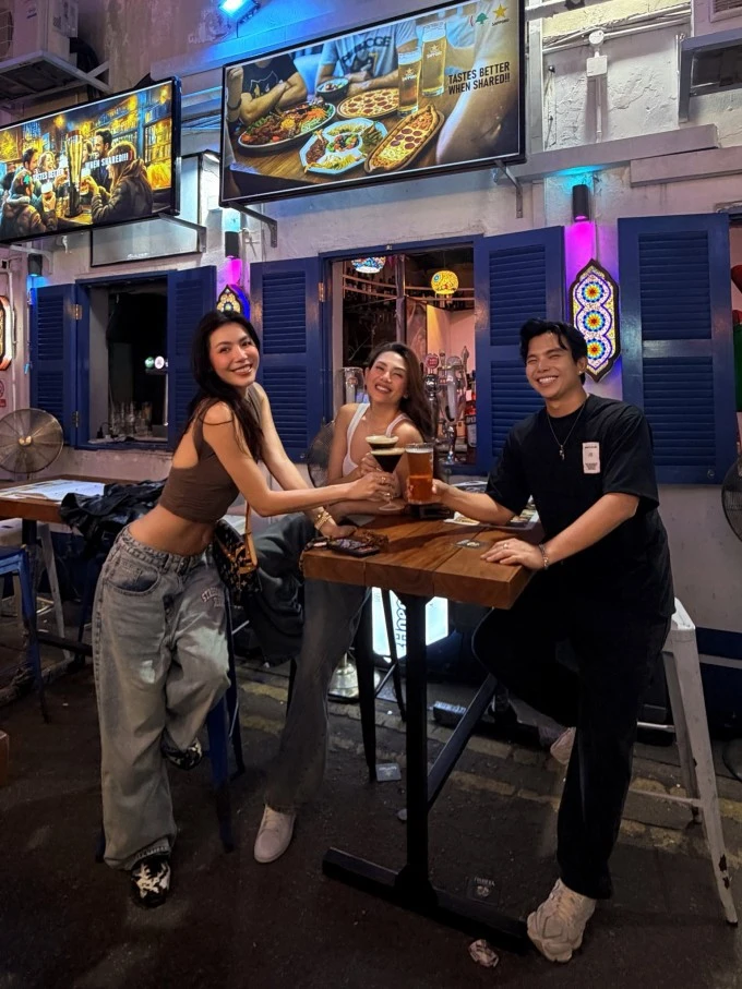 Ảnh sao 17/4: Phương Oanh gọi cặp song sinh là phụ bếp nhí bất ổn Ảnh sao 17/4: Phương Oanh gọi cặp song sinh là phụ bếp nhí bất ổn