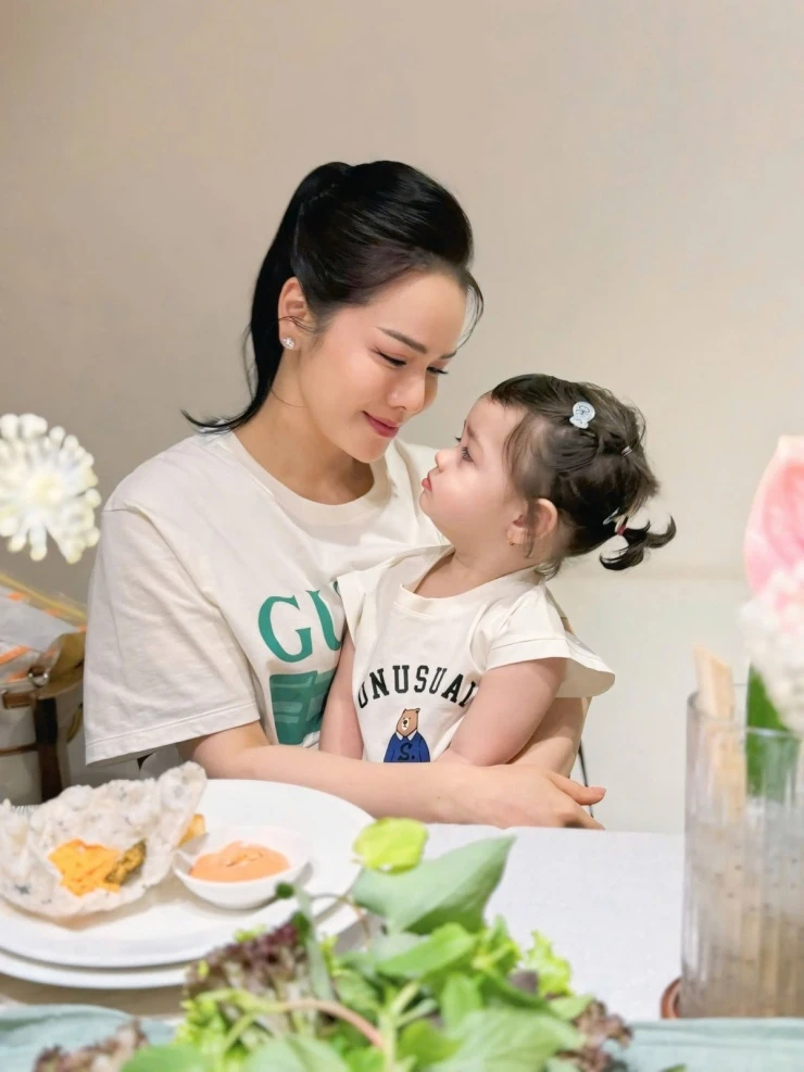 Ảnh sao 17/5: Vợ chồng Hà Anh mừng sinh nhật con trai