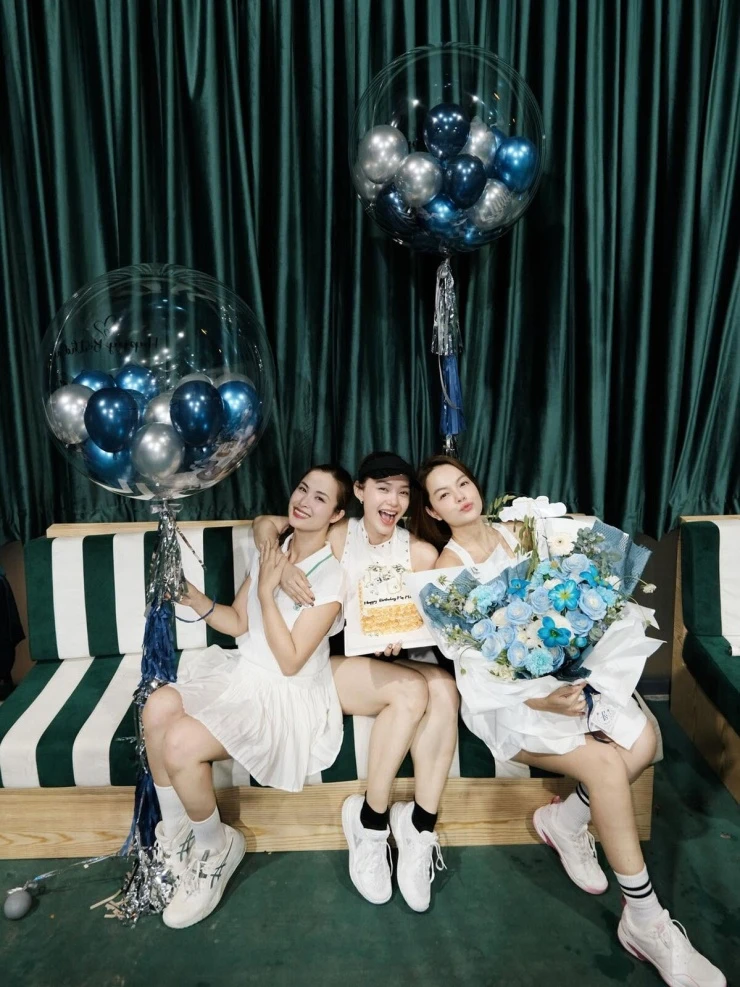 Ảnh sao 17/6: Công chúa hàng hiệu Tiên Nguyễn sexy bên ông xã