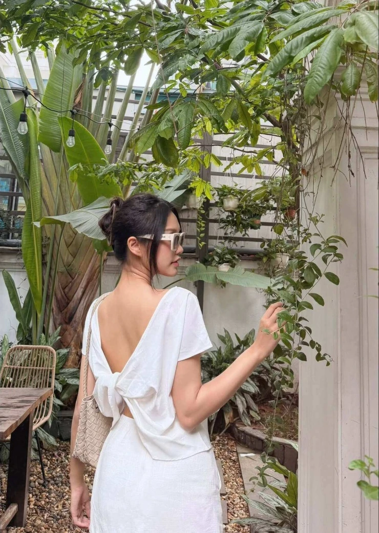 Ảnh sao 17/7: Ngân Hòa tươi tắn sau một năm điều trị suy thận