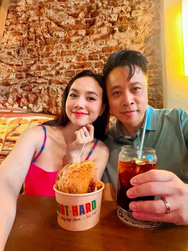 Ảnh sao 17/7: Ngân Hòa tươi tắn sau một năm điều trị suy thận