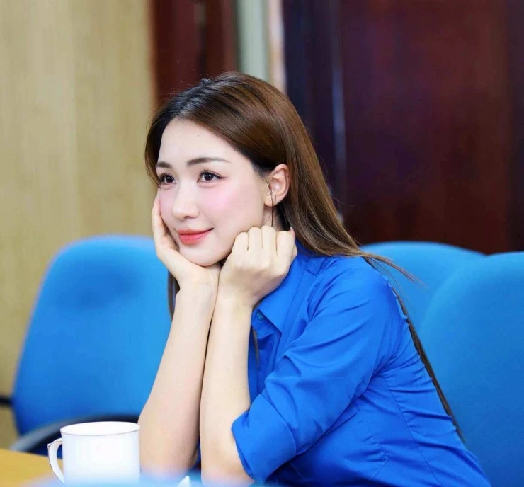 Ảnh sao 17/9: Vũ Thúy Quỳnh tự thấy mình hợp mang bầu
