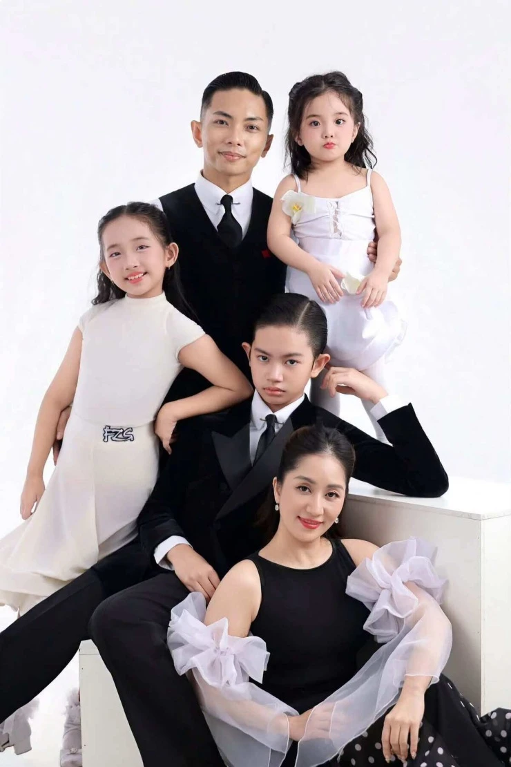 Ảnh sao 17/9: Vũ Thúy Quỳnh tự thấy mình hợp mang bầu