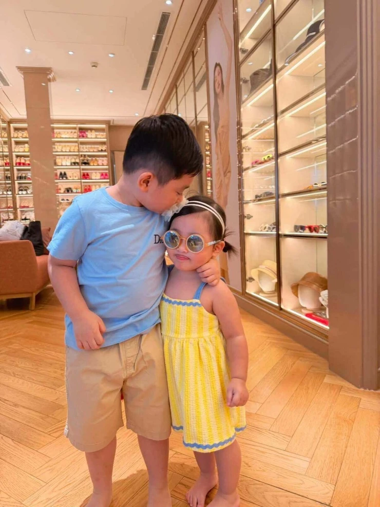 Ảnh sao 18/10: Mai Phương Thuý gợi cảm với mốt khoe nội y Ảnh sao 18/10: Mai Phương Thuý gợi cảm với mốt khoe nội y