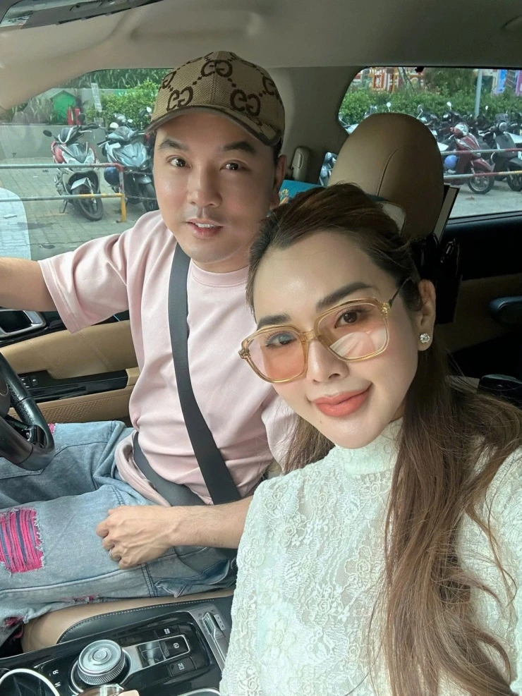 Ảnh sao 18/3: Cát Tường và con gái tưởng nhớ Quý Bình