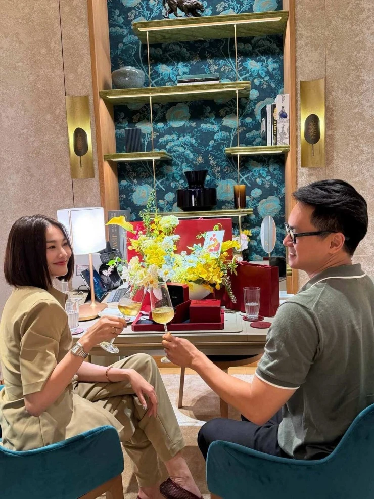 Ảnh sao 18/7: Đoàn Thiên Ân sắm căn nhà đầu tiên để đón bố về ở Ảnh sao 18/7: Đoàn Thiên Ân sắm căn nhà đầu tiên để đón bố về ở