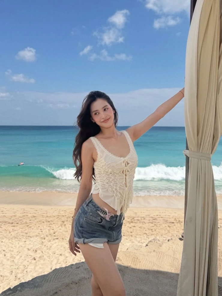 Ảnh sao 18/8: Quang Minh hẹn hò bà xã ở Malaysia Ảnh sao 18/8: Quang Minh hẹn hò bà xã ở Malaysia