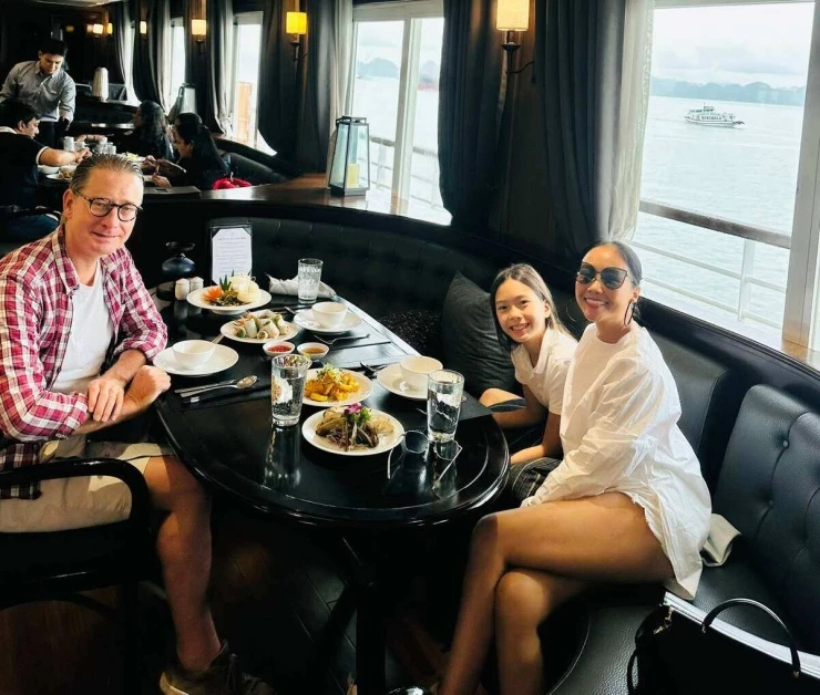 Ảnh sao 19/6: Ý Nhi đón sinh nhật bên bạn trai Ảnh sao 19/6: Ý Nhi đón sinh nhật bên bạn trai