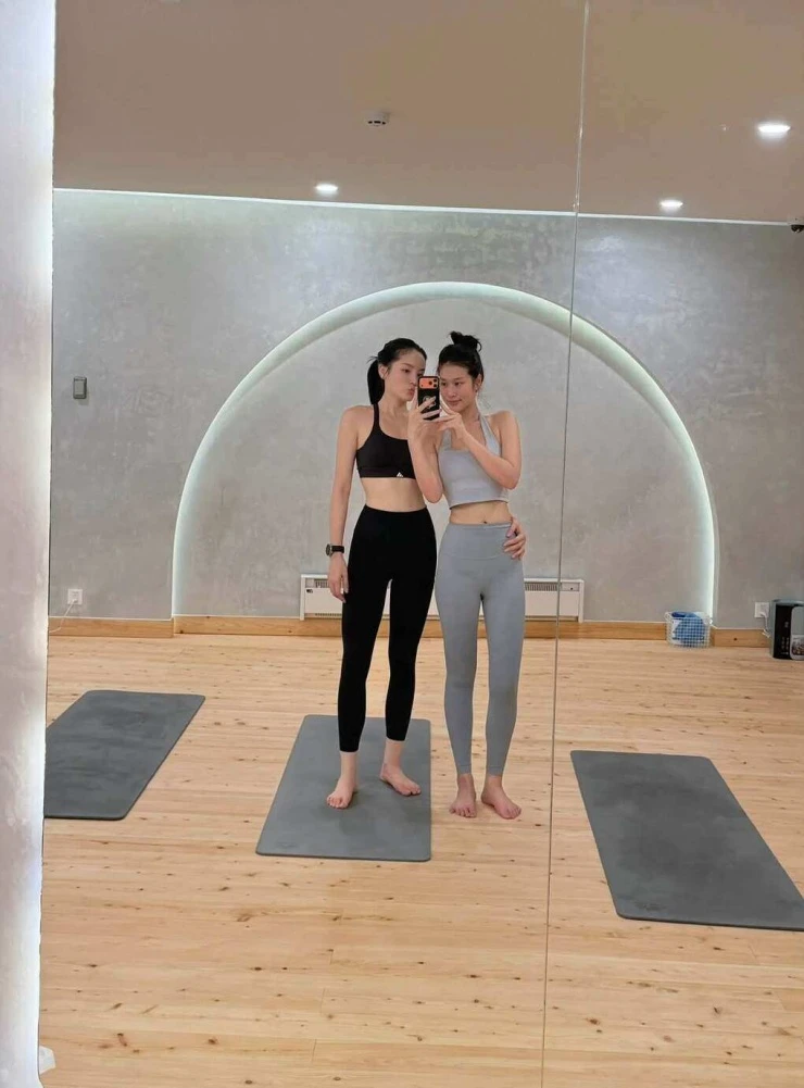 Ảnh sao 19/7: Hà Kiều Anh cùng con gái trải nghiệm khách sạn sang chảnh ở Anh