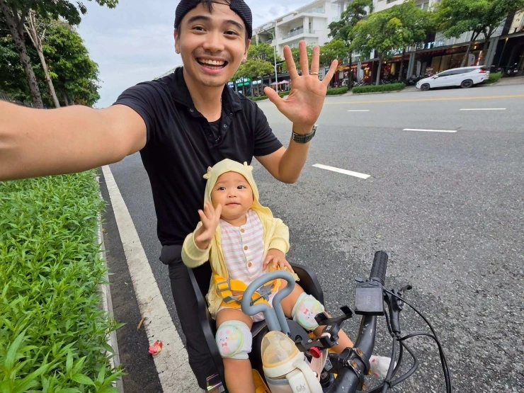 Ảnh sao 19/8: Ngọc Lan khoe đường cong ở phòng gym