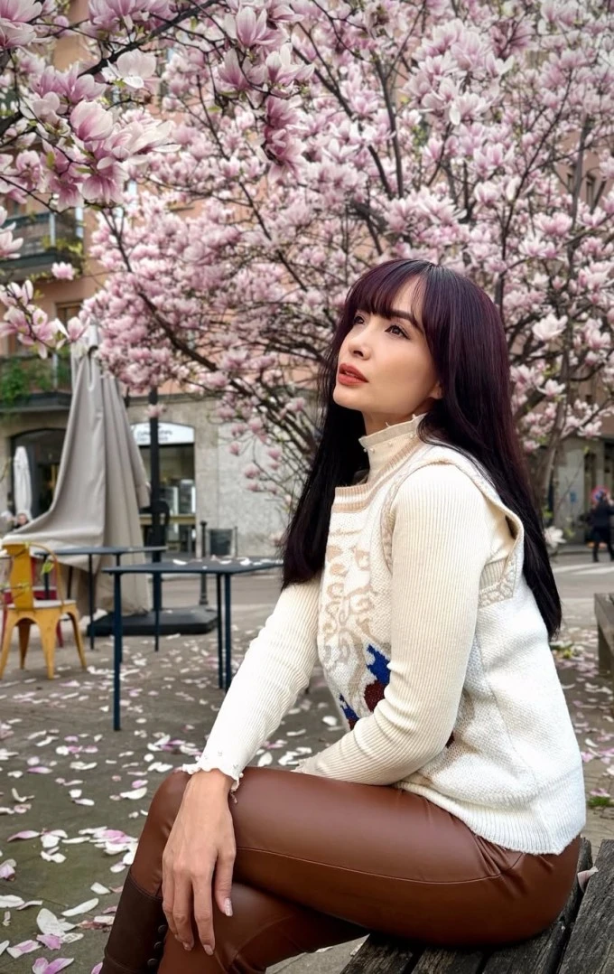 Ảnh sao 2/4: Hồng Nhung được khen đi chợ cũng sành điệu Ảnh sao 2/4: Hồng Nhung được khen đi chợ cũng sành điệu