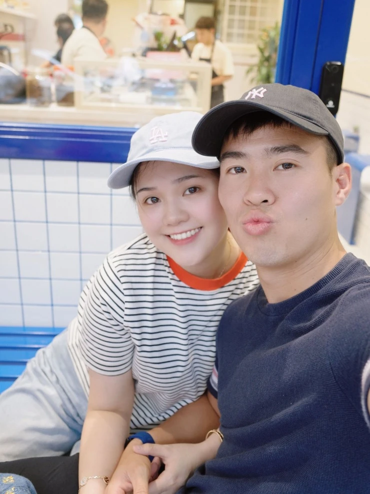 Ảnh sao 2/5: Con gái chủ tịch Trần Hùng Huy xinh xắn bên bà nội