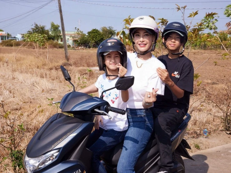Ảnh sao 2/6: Chồng Ngô Thanh Vân gọi con gái là Huy Trần mini