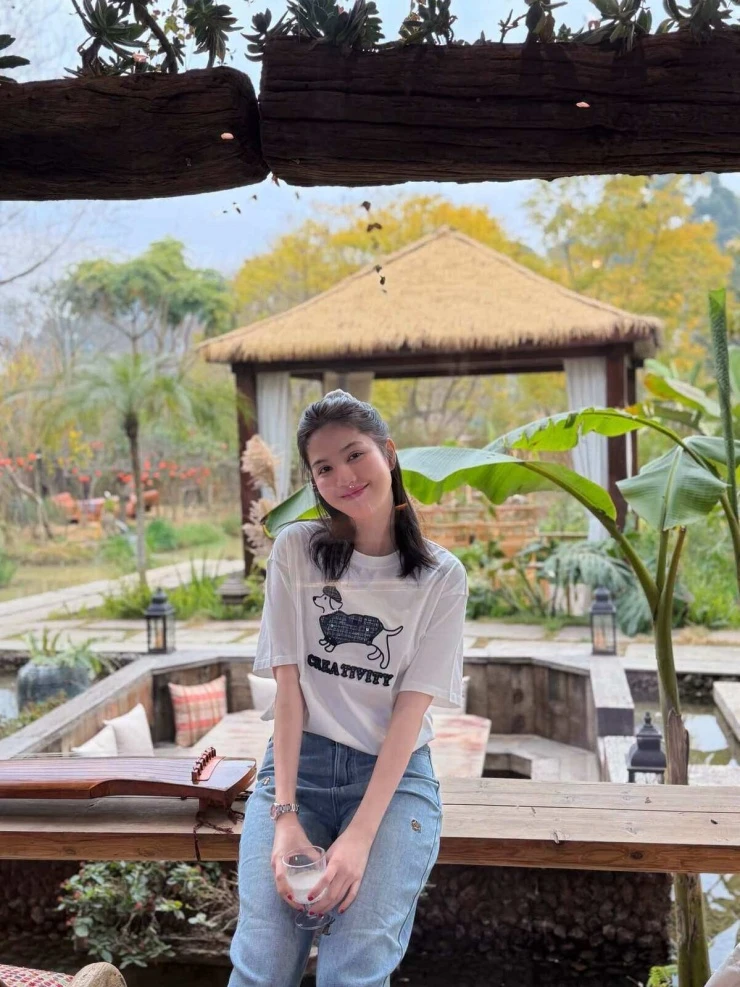 Ảnh sao 2/7: Quang Lê thăm biệt thự hơn 200 tỷ đồng của Lệ Quyên Ảnh sao 2/7: Quang Lê thăm biệt thự hơn 200 tỷ đồng của Lệ Quyên