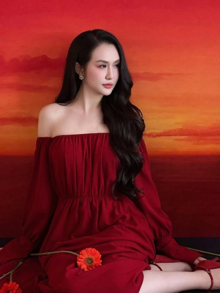 Ảnh sao 20/8: Mỹ Linh mừng sinh nhật tuổi 51
