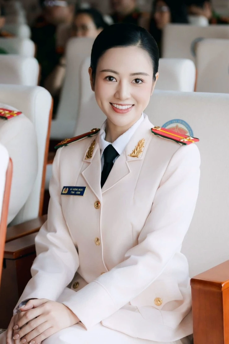 Ảnh sao 20/8: Mỹ Linh mừng sinh nhật tuổi 51
