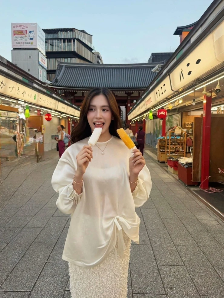 Ảnh sao 20/8: Mỹ Linh mừng sinh nhật tuổi 51