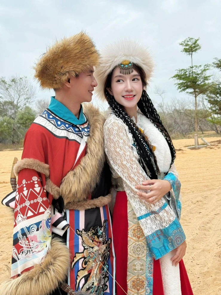 Ảnh sao 21/5: Vợ chồng Ngô Thanh Vân tơi tả vì mở quán ăn