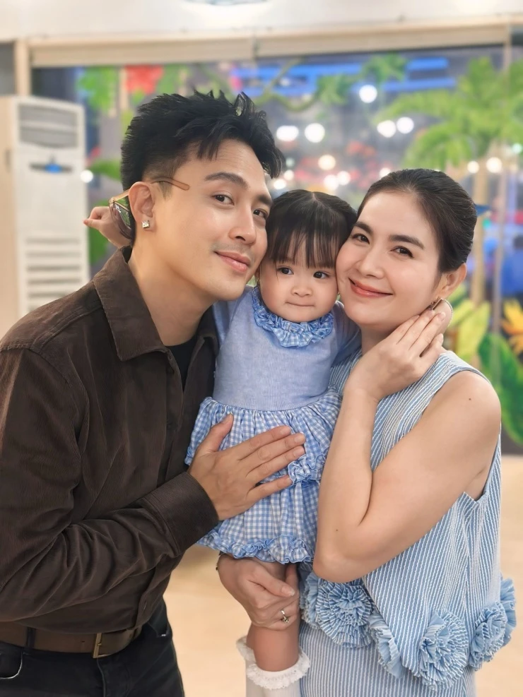 Ảnh sao 21/5: Vợ chồng Ngô Thanh Vân tơi tả vì mở quán ăn