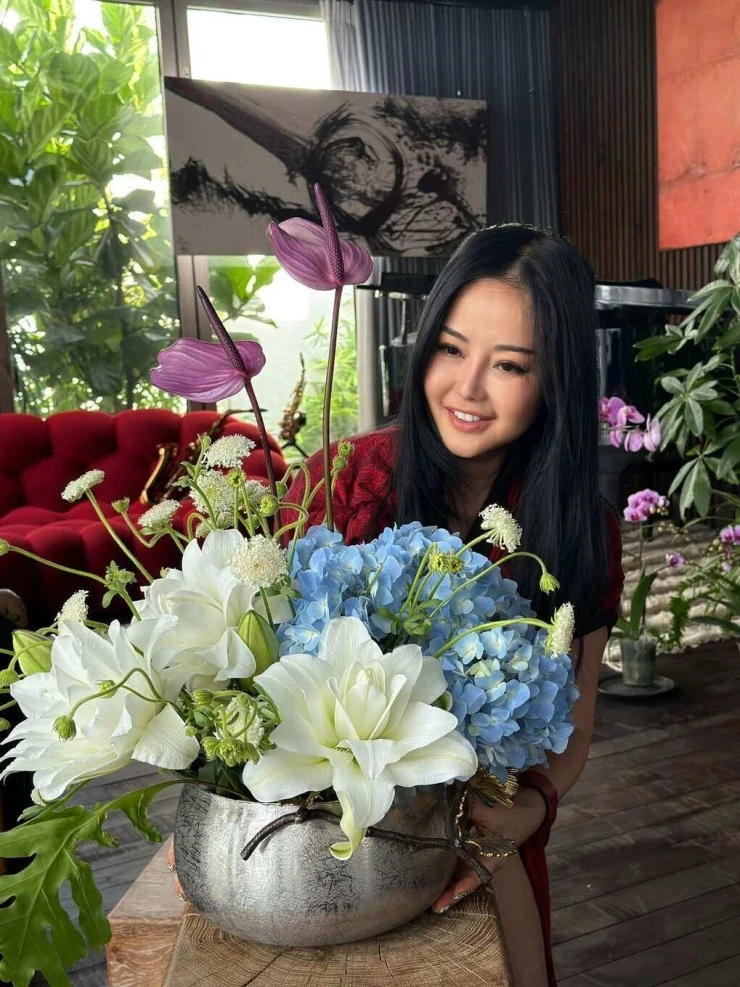 Ảnh sao 21/7: Hồ Ngọc Hà tận hưởng mùa hè lạnh ở Thụy Điển