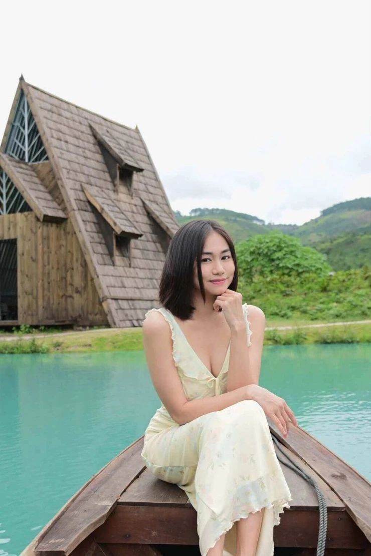 Ảnh sao 21/7: Hồ Ngọc Hà tận hưởng mùa hè lạnh ở Thụy Điển