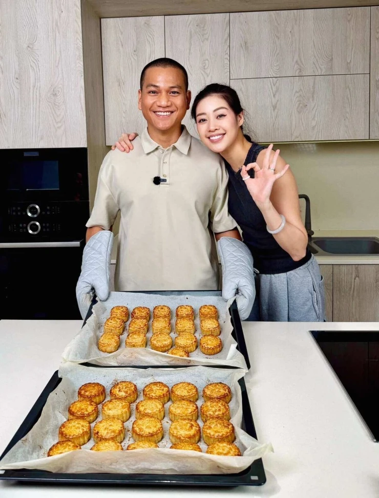 Ảnh sao 21/9: Huy Khánh tậu xe hơi hơn hai tỷ đồng Ảnh sao 21/9: Huy Khánh tậu xe hơi hơn hai tỷ đồng