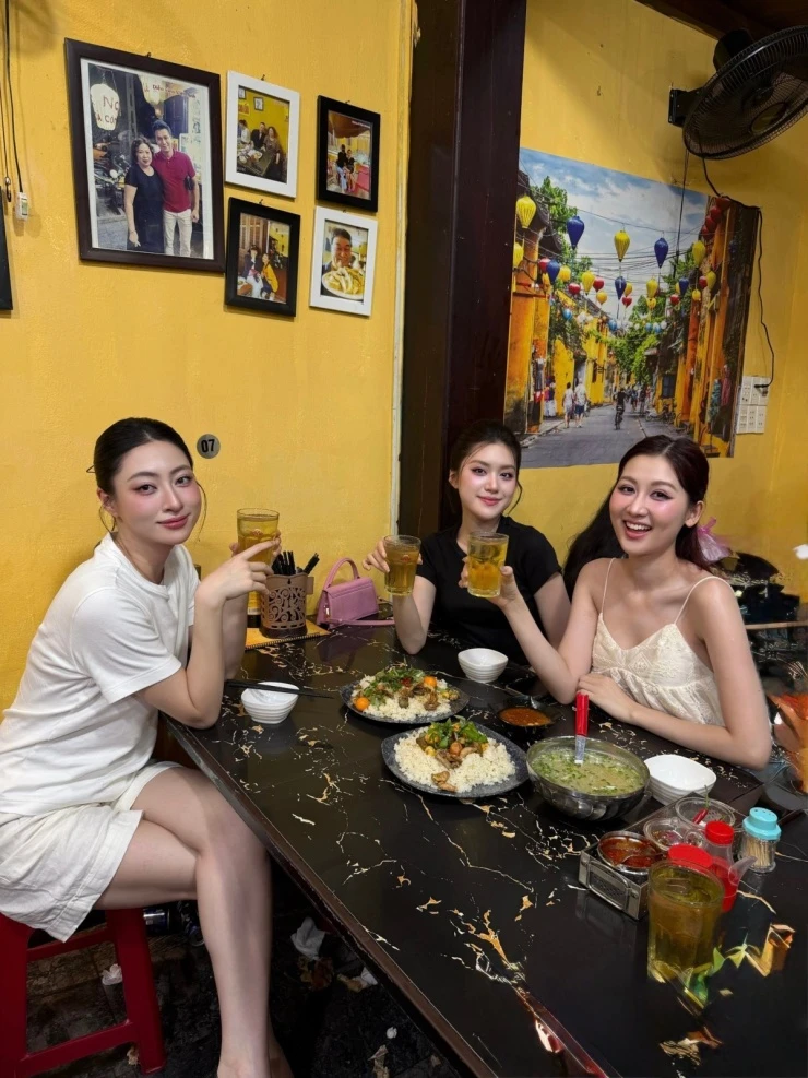 Ảnh sao 22/5: Mẹ đơn thân Bảo Anh chăm con gái ở bệnh viện