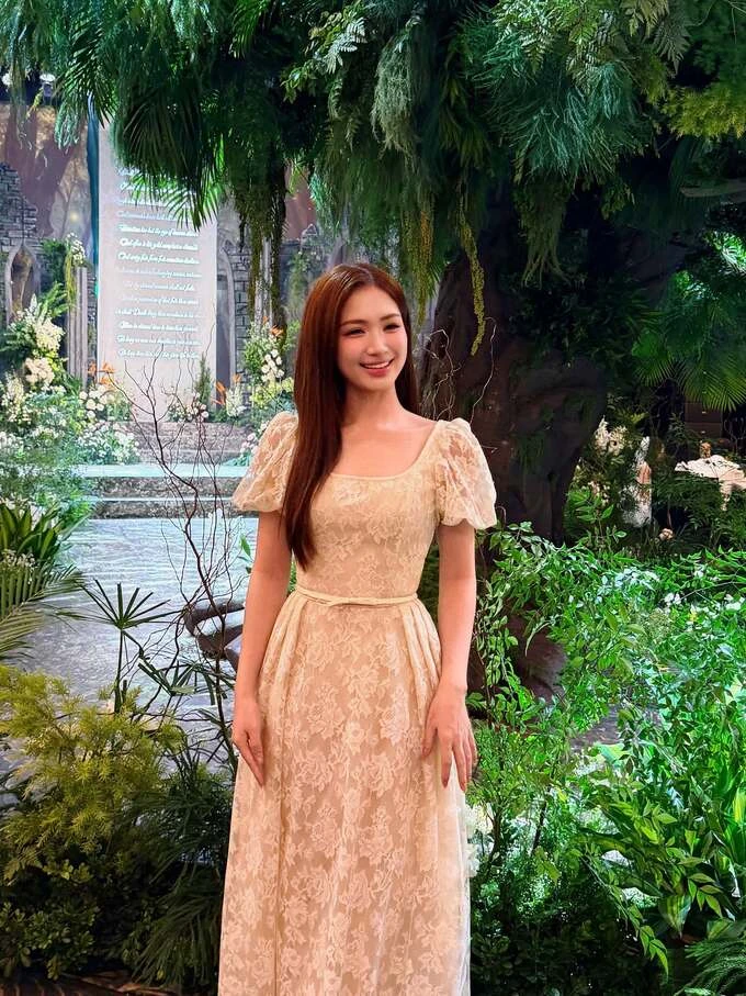Ảnh sao 22/6: Hòa Minzy được khen xinh như công chúa trong váy ren trắng