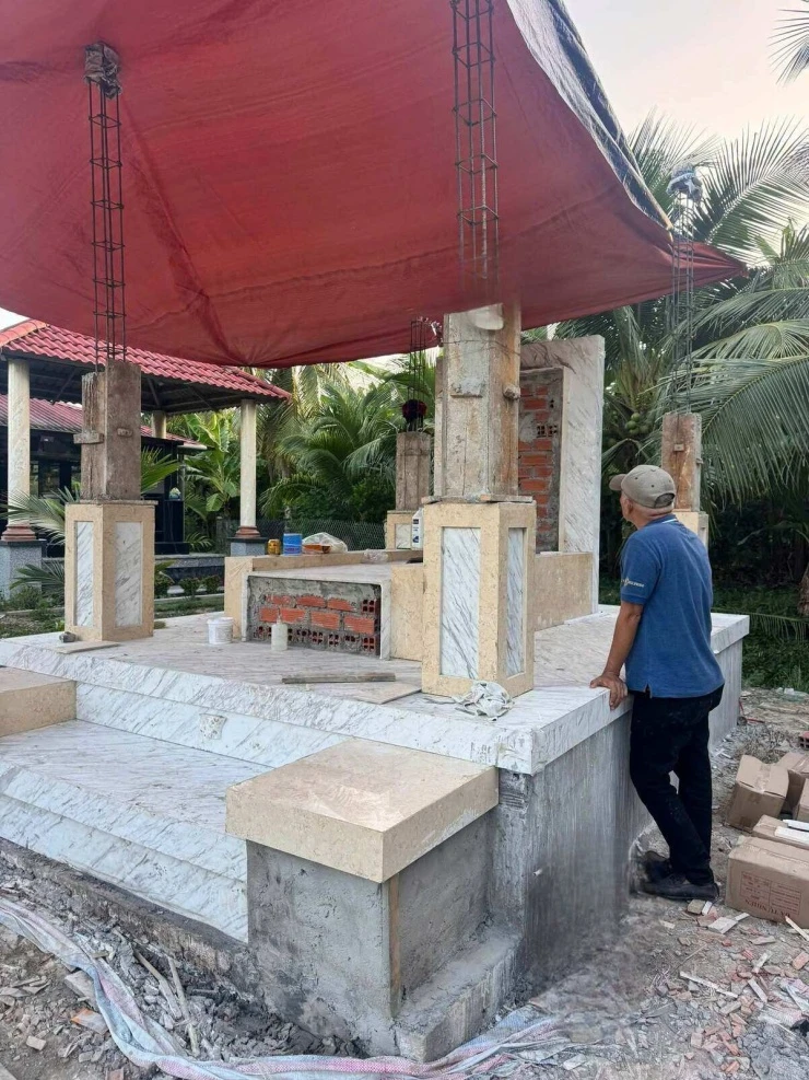 Ảnh sao 23/7: Con gái Lý Hương được khen sắc vóc