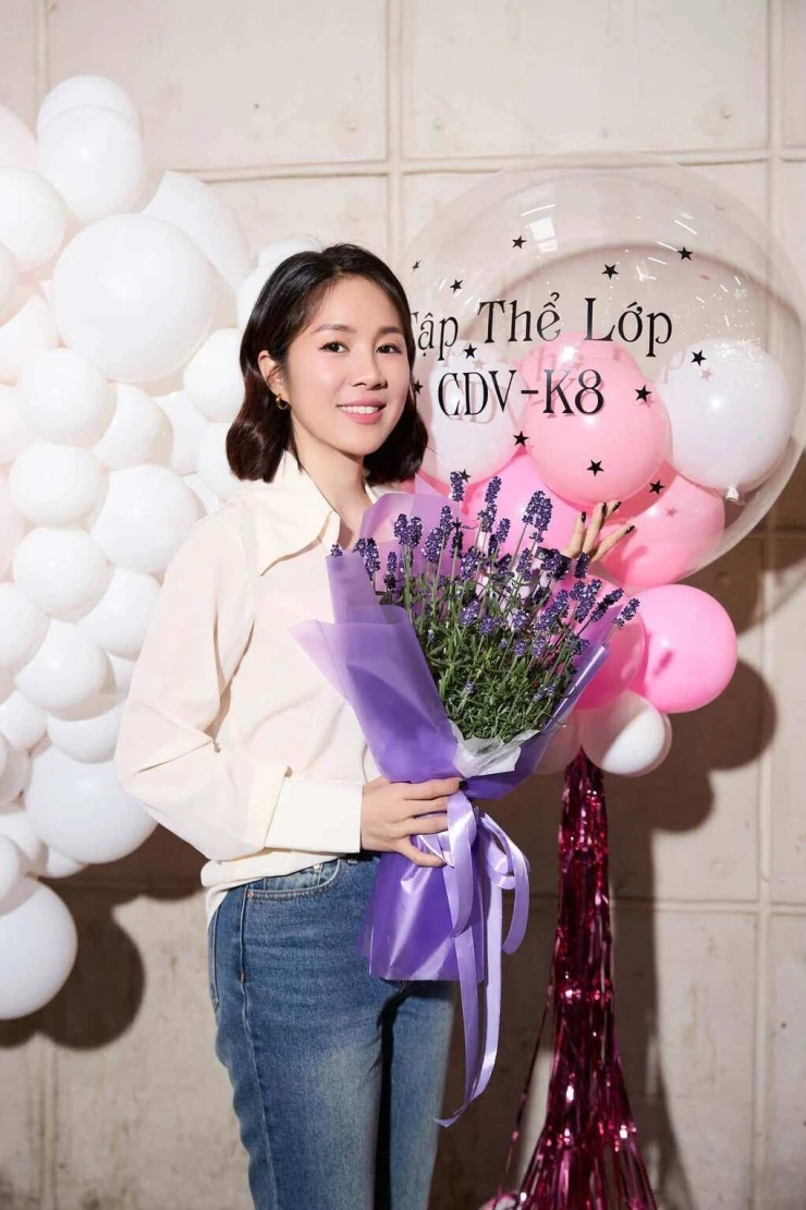 Ảnh sao 25/6: Diệu Hương khoe vườn hồng trong biệt thự ở Mỹ