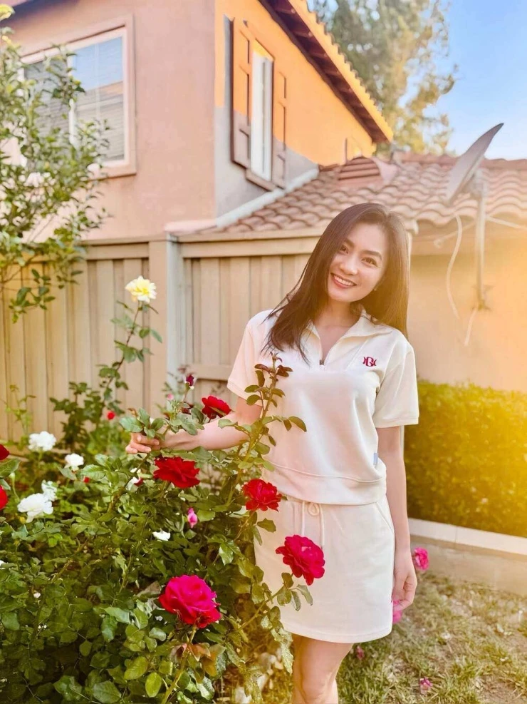 Ảnh sao 25/6: Diệu Hương khoe vườn hồng trong biệt thự ở Mỹ