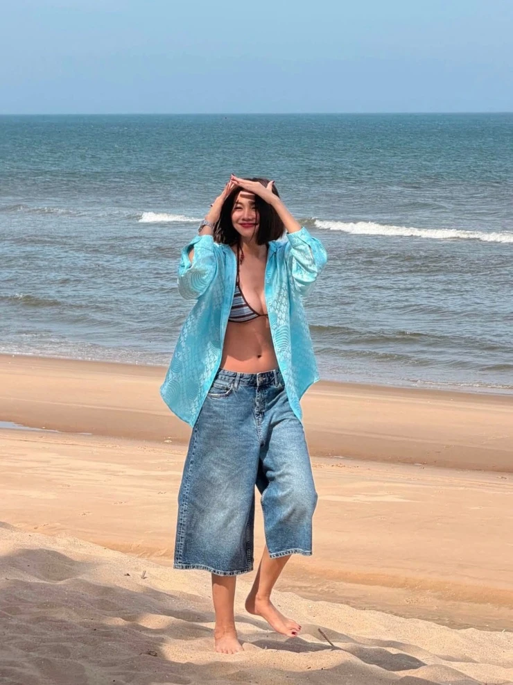 Ảnh sao 25/7: Phương Oanh trẹo lưng vì bế con Ảnh sao 25/7: Phương Oanh trẹo lưng vì bế con