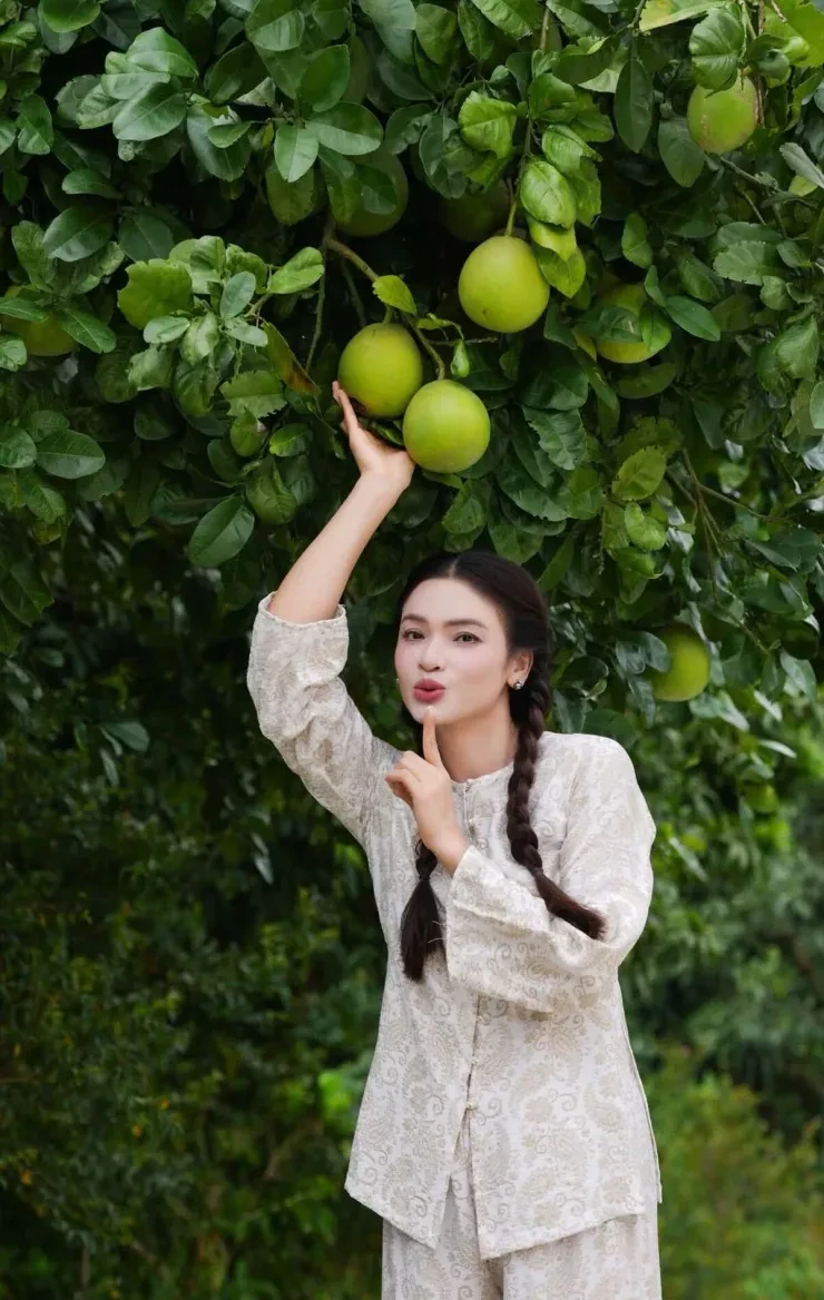 Ảnh sao 25/9: Nhật Kim Anh cùng mẹ chồng cũ và hai con đón Trung thu