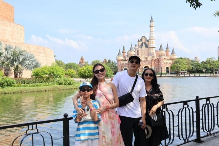 Ảnh sao 27/5: Kỳ Hân - Mạc Hồng Quân mừng con trai tốt nghiệp mầm non