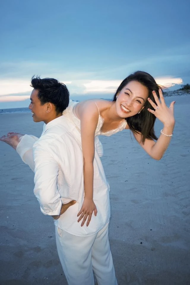 Ảnh sao 27/5: Kỳ Hân - Mạc Hồng Quân mừng con trai tốt nghiệp mầm non