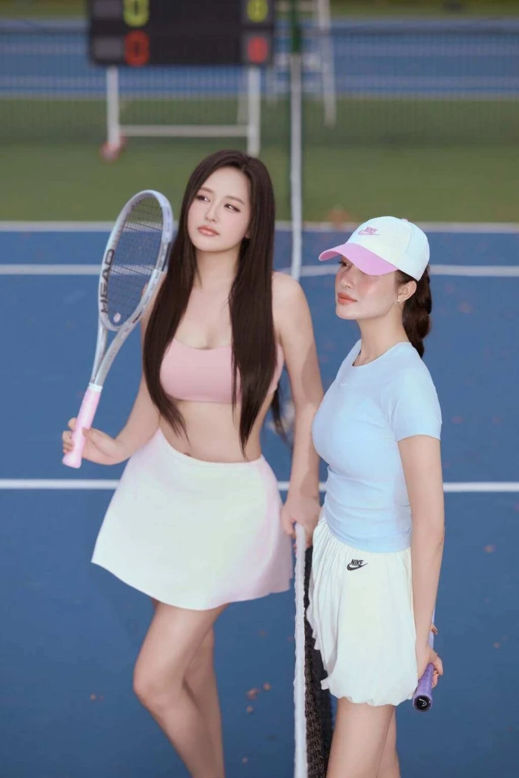 Ảnh sao 29/6: Mai Phương Thúy khoe vẻ gợi cảm trên sân tennis