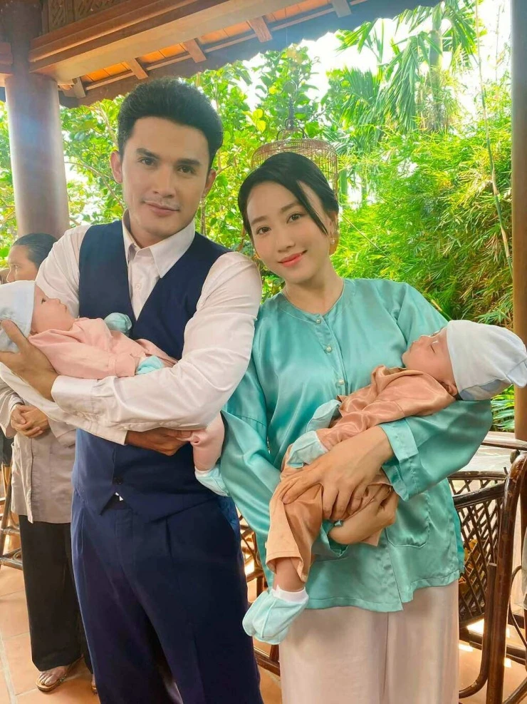 Ảnh sao 3/7: Mỹ Tâm gây thương nhớ với áo dài trắng